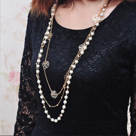 Multiplayer pearl/flower necklace - Picture 2 of 3